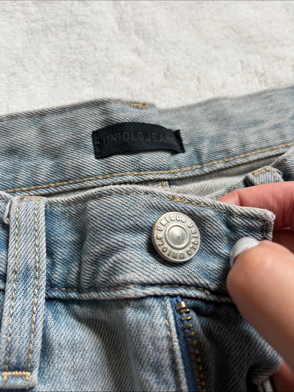 Uniqlo High-Rise Light Blue Distressed Denim Shorts for Women - Picture 2 of 3